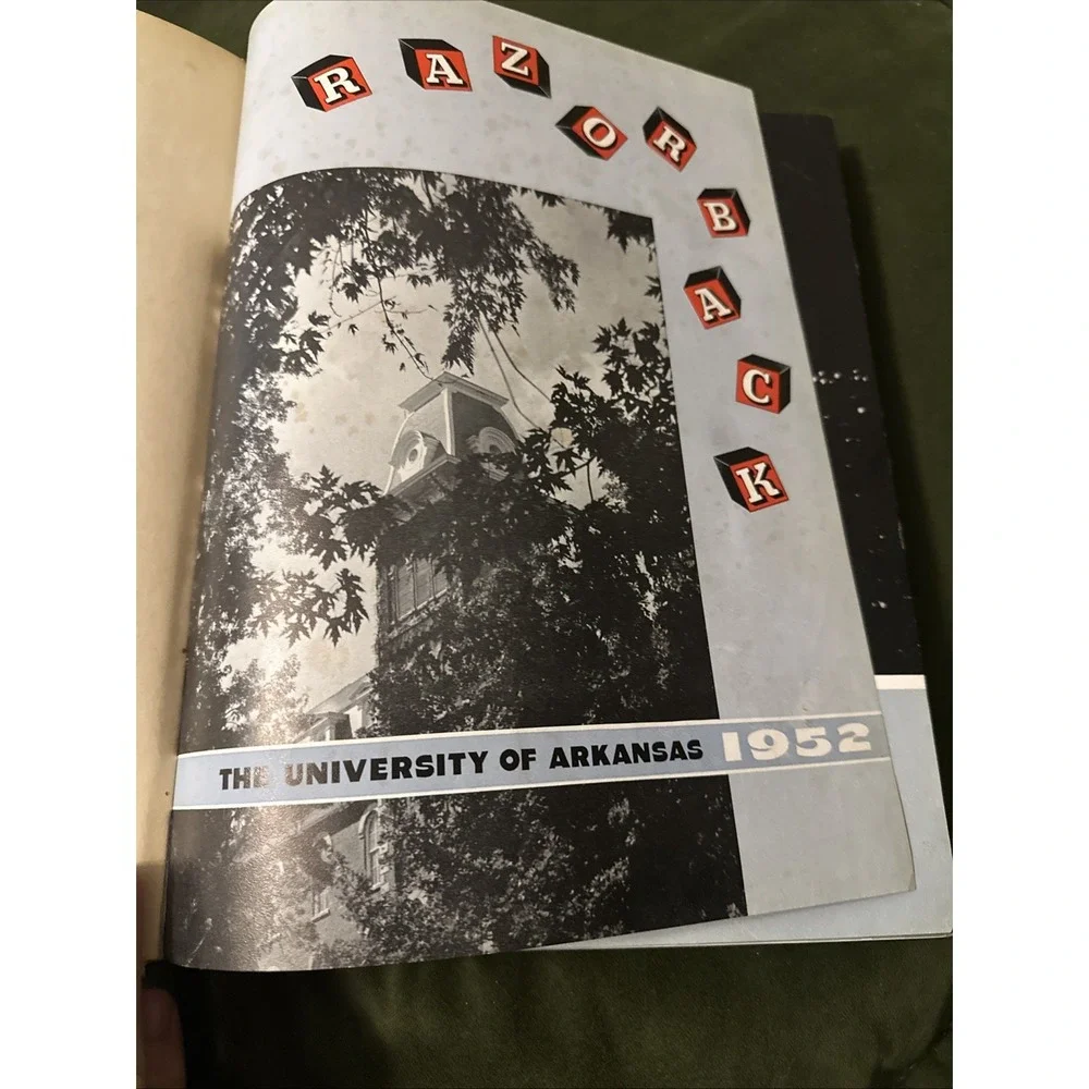 1952 RAZORBACK Yearbook - University of Arkansas - Fayetteville, AR